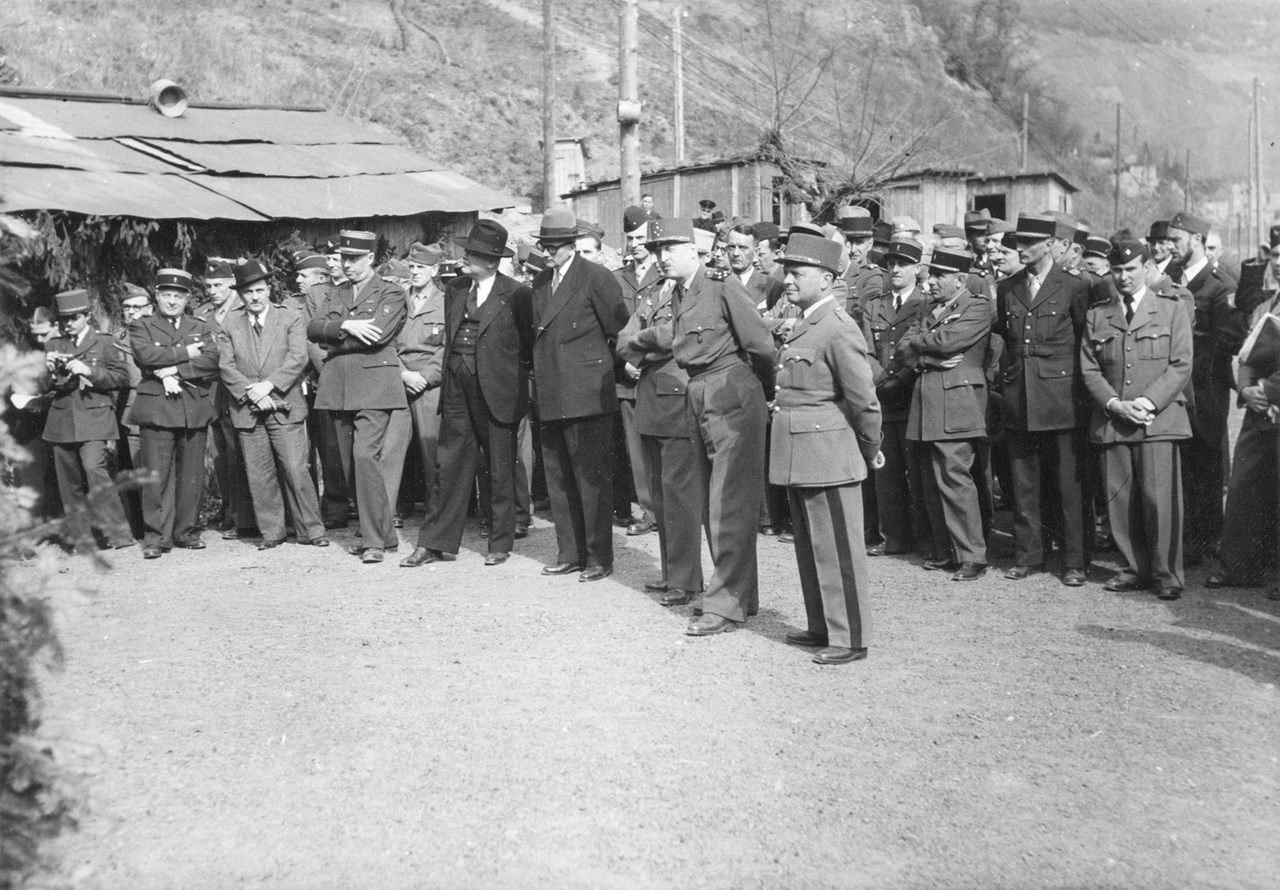 Hettier de Boislambert und Marie Pierre Koenig bei einer Brückeneinweihung, LHAKo Best. 710 Nr. 1354