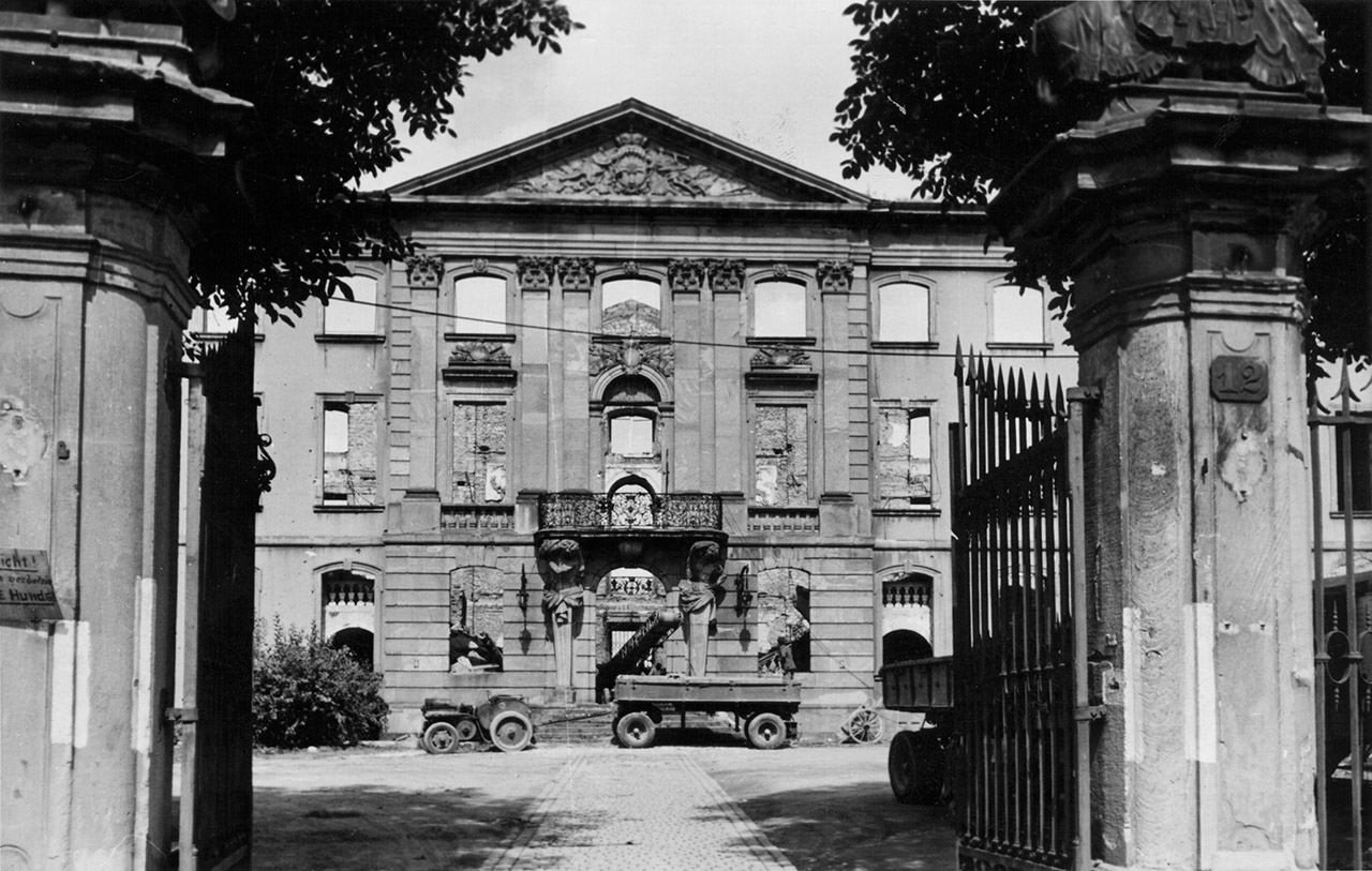Das Deutschhaus in Mainz vor dem Wiederaufbau, LHAKo Best. 710 Nr. 2296